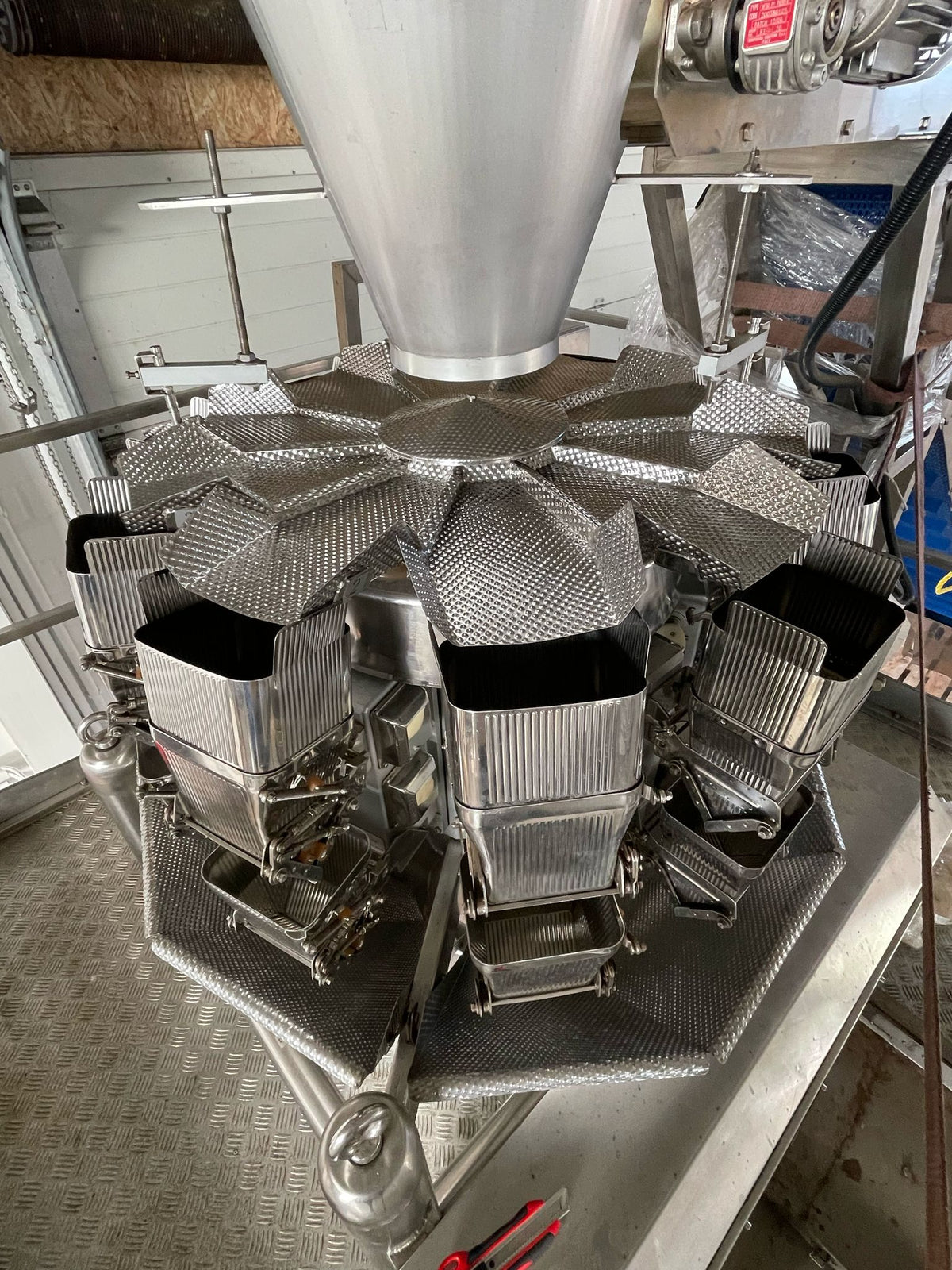 Mehrkopfwaage Fabrikat Selo neuwertig mit Bühne und Leiter aus Edelstahl.